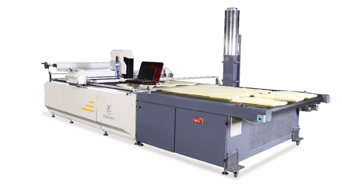 九游体育全自动6公分电脑裁床