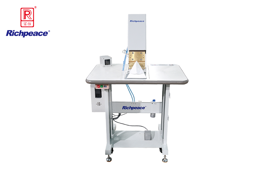 九游体育手动折叠口罩外置鼻梁条、 海绵条热压机