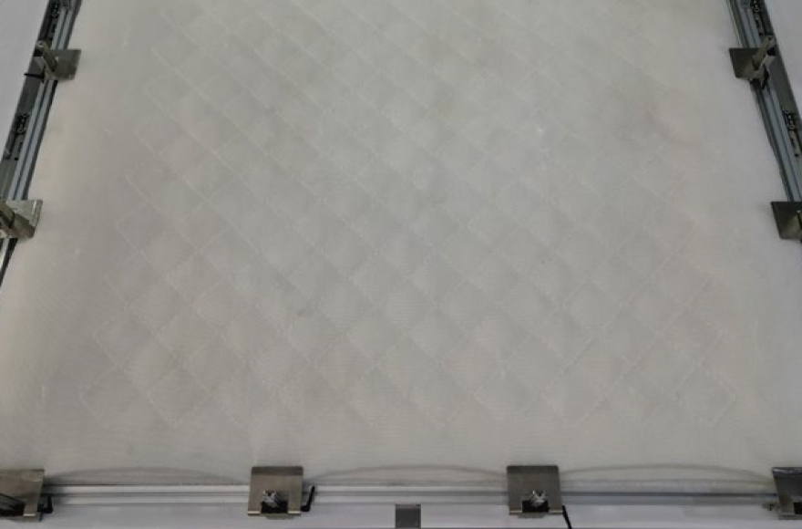 九游体育超厚料大旋梭多针绗缝机