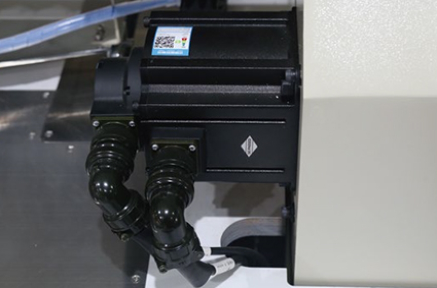 九游体育全自动精密绗缝机 (厚料)