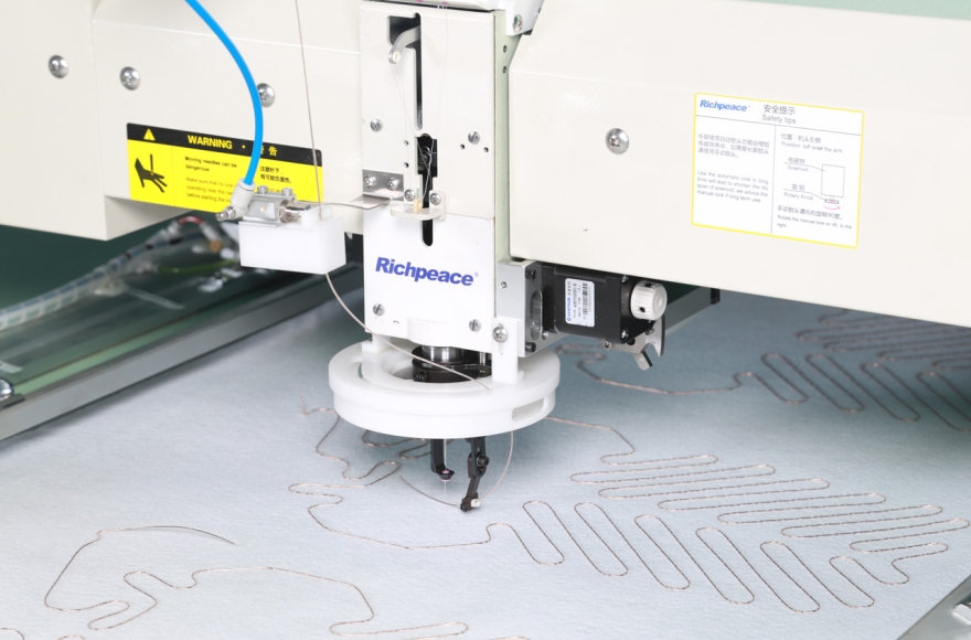 九游体育汽车专用电脑布线机-前后自动收送料结构