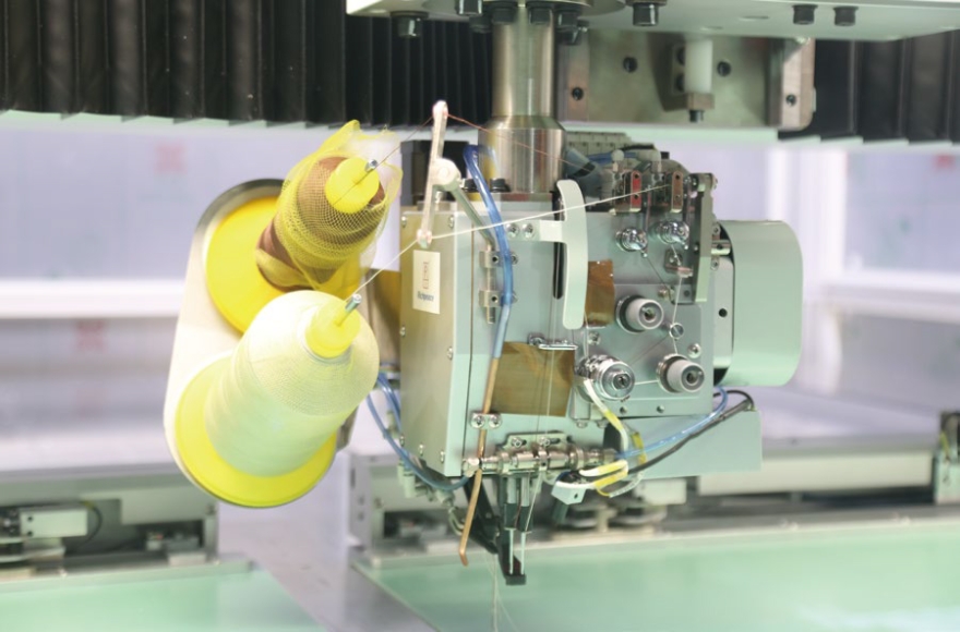 九游体育全自动针杆离合双色缝纫机