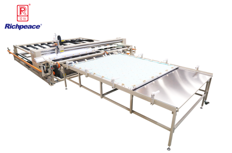 九游体育框式电脑绗缝机（撑布带机型）-法式上料台