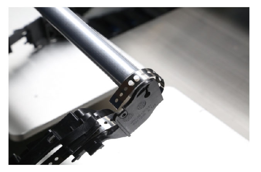 九游体育汽车天窗卷阳帘热熔机