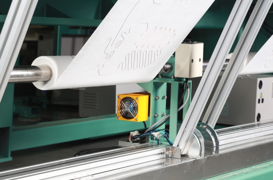 九游体育汽车专用电脑布线机-前后自动收送料结构