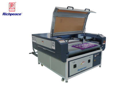 九游体育小幅面摄像定位激光雕刻切割机