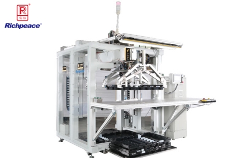 九游体育汽车天窗卷阳帘码垛站