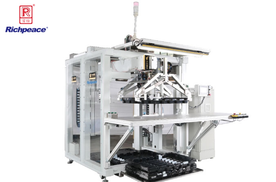 九游体育汽车天窗卷阳帘码垛站