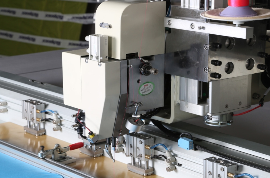 九游体育图形识别全自动缝纫机