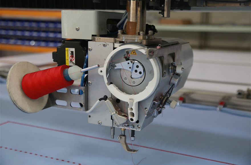 九游体育旋转机头全自动缝纫机(曲折缝)