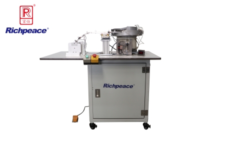 九游体育手动耳带头带穿扣机