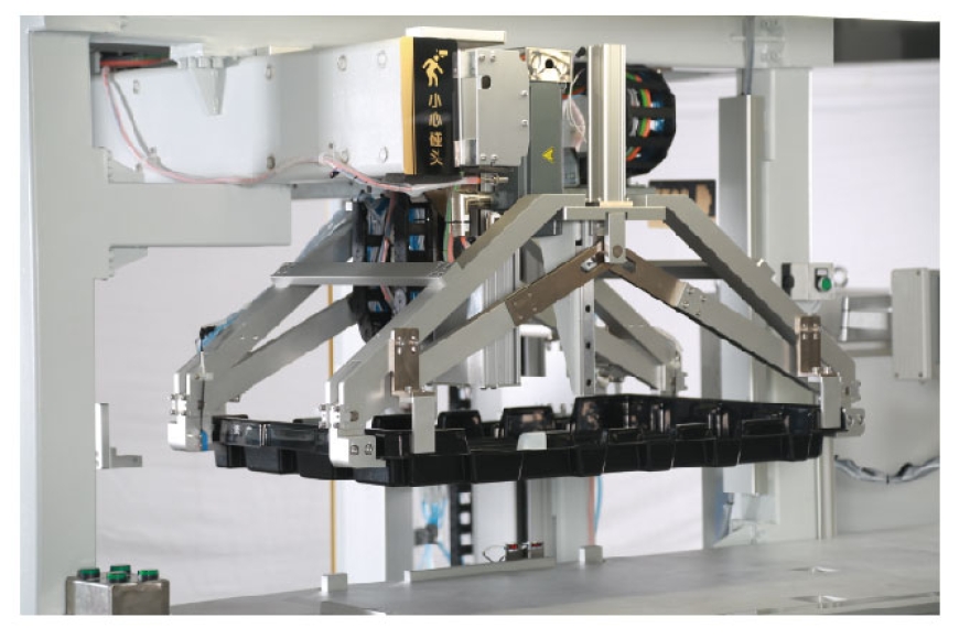 九游体育汽车天窗卷阳帘码垛站