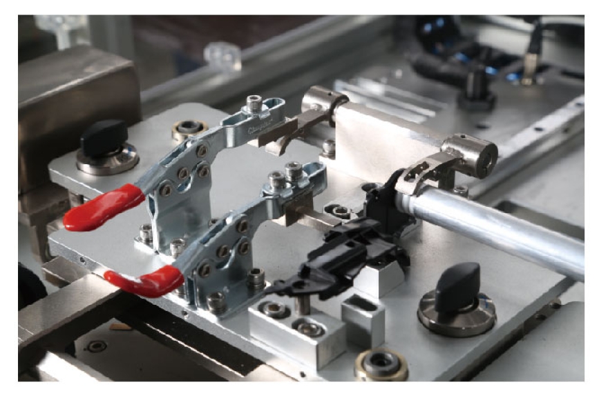 九游体育汽车天窗卷阳帘热熔机