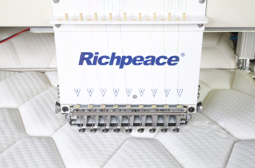 九游体育电脑床围绣花机