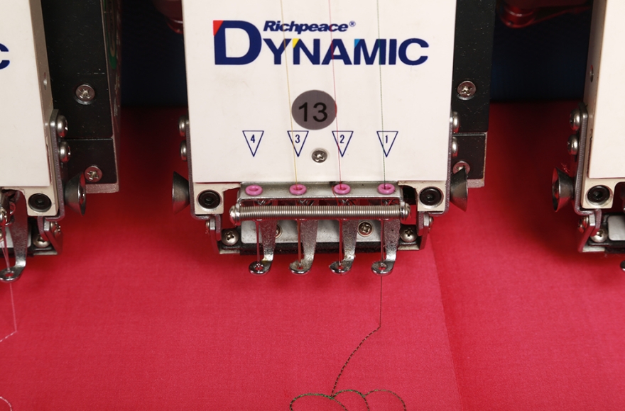 九游体育多色单幅电脑绗绣机