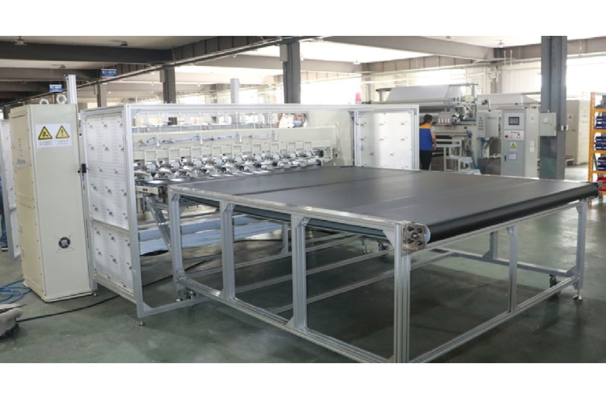 九游体育全自动睡袋直线绗缝机