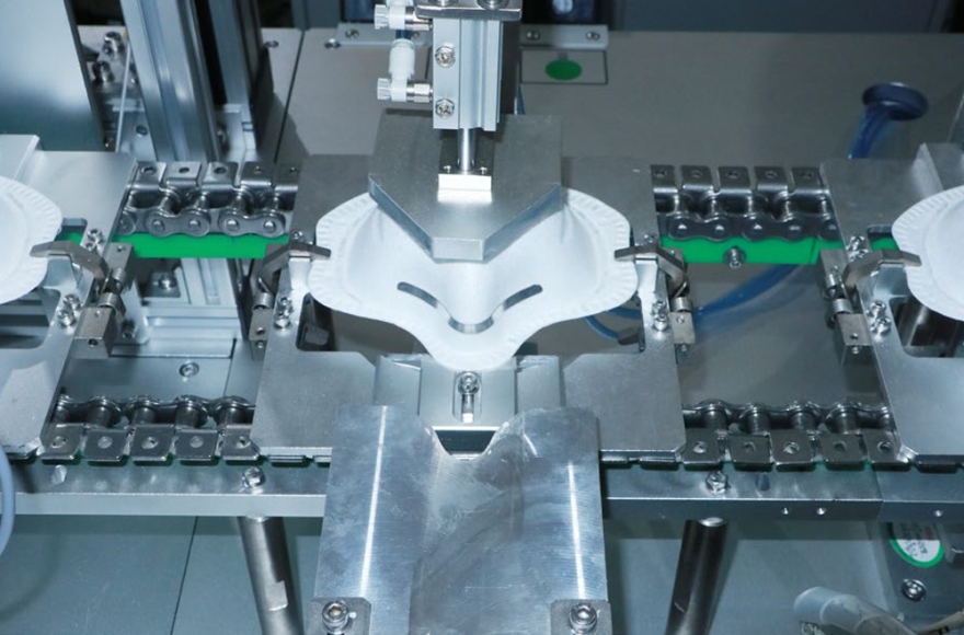 九游体育全自动钉焊一体罩杯口罩生产线（内成型）