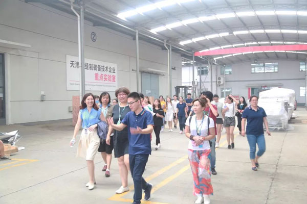 参观天津宝盈电脑机械有限公司生产车间 参观天津宝盈电脑机械有限公司生产车间