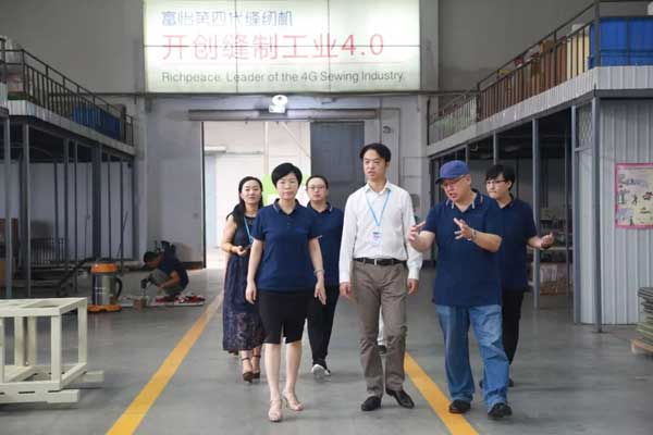 中国服装协会一行人参观宝盈 中国服装协会一行人参观宝盈2.jpg