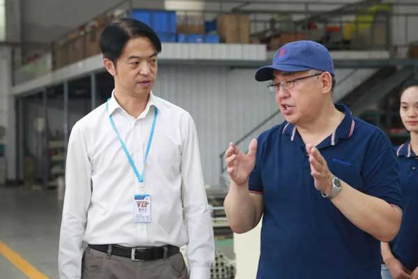 中国服装协会一行人参观宝盈 中国服装协会一行人参观宝盈3.jpg