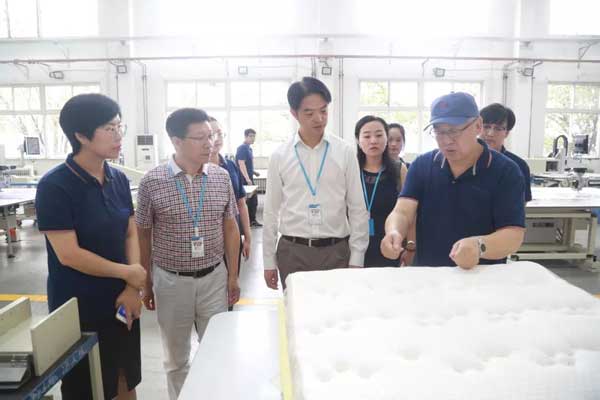 中国服装协会一行人参观宝盈 中国服装协会一行人参观宝盈4.jpg