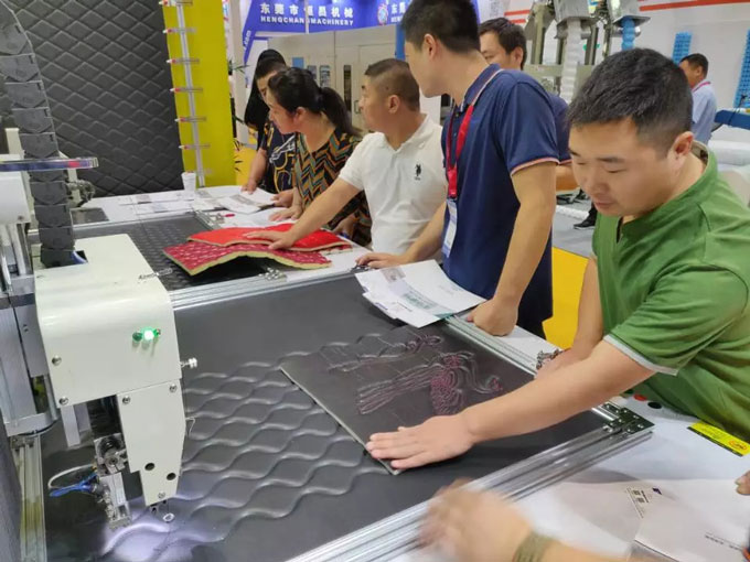 参观一公分电脑裁床 参观一公分电脑裁床