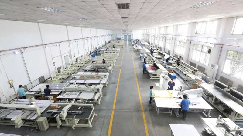 九游体育绗缝机车间现场 九游体育绗缝机车间现场2.jpg