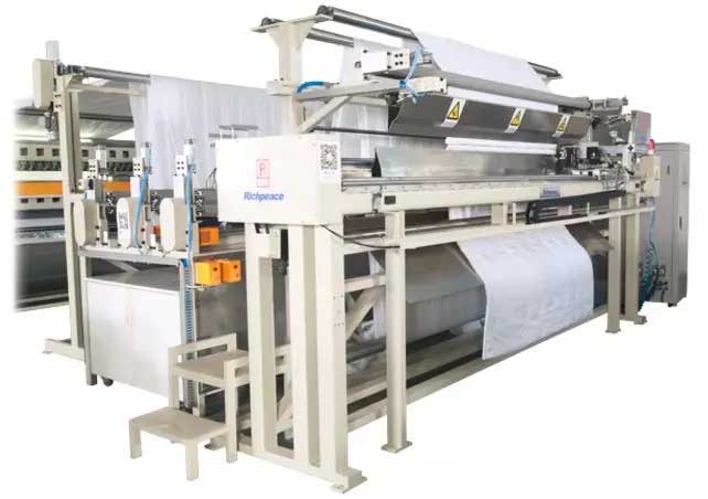 九游体育被芯自动化生产线关键环节之大旋梭多针电脑绗缝机+全自动锁四边缝纫机