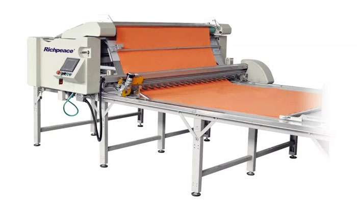 九游体育全自动针梭两用铺布机