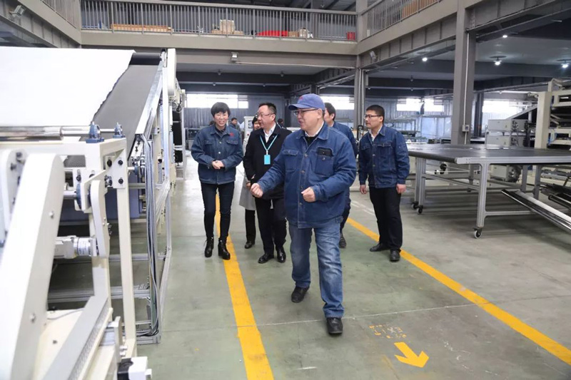 参观九游体育美式胖被自动化生产线 参观九游体育美式胖被自动化生产线1.jpg