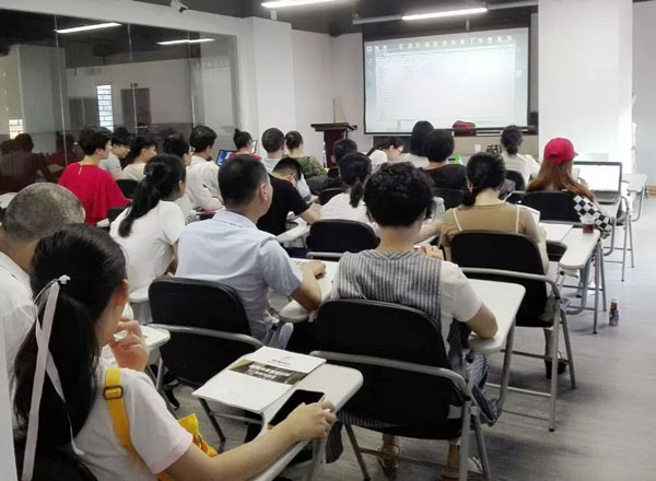 服装模板培训 服装模板培训.jpg