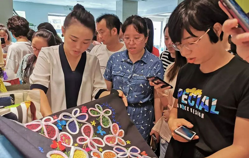 展厅参观 展厅参观2.jpg