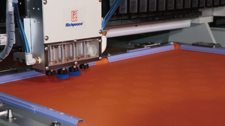 九游体育全自动冲、复、缝、绣生产线01-18