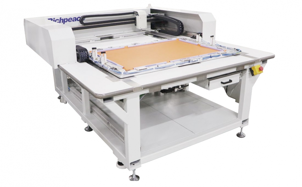 九游体育全自动冲、复、缝、绣生产线