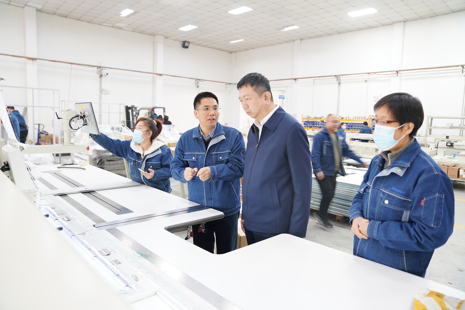 中缝协杨晓京理事长一行莅临九游体育考察调研！