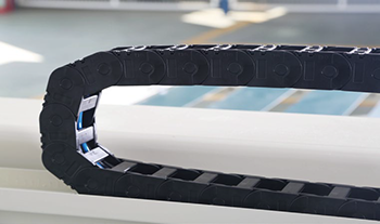 九游体育框式电脑绗缝机（撑布带机型）法式上料台