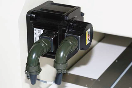 九游体育全自动旋转机头冲绣缝一体机(轻型6冲刀＋9色绣花+旋转缝纫)