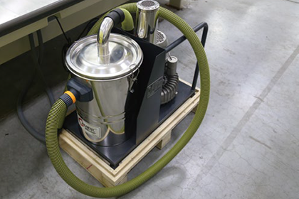 九游体育全自动旋转机头冲绣缝一体机(轻型6冲刀＋9色绣花+旋转缝纫)