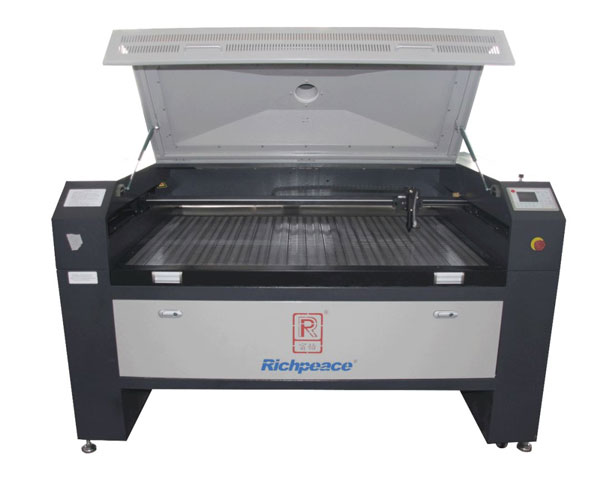 九游体育激光雕刻切割机展机