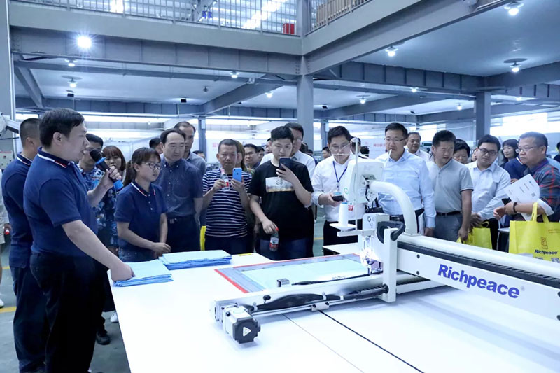 床品专委会年会人员参观上工九游体育