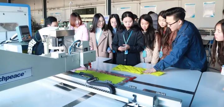 中原工学院同学来到九游体育集团实习培训